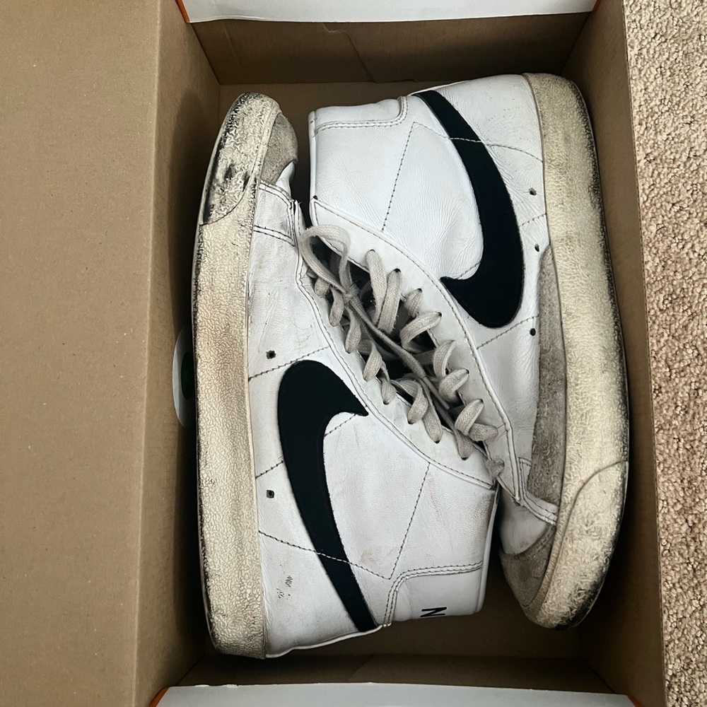 Size 7.5 (M) \ 9 (W) White Nike Blazers